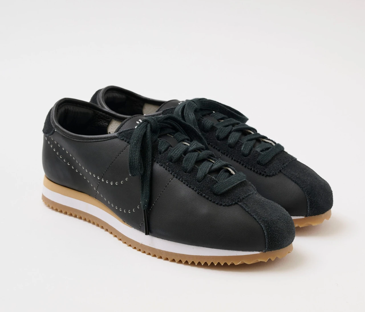 【ナイキ】コルテッツ レザーはシンプルだけど気が利いてる！スニーカーの選び方も【きれいめ派の通勤・休日スニーカー】