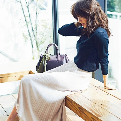 細プリーツと裾フレアの「揺れスカート」に注目！