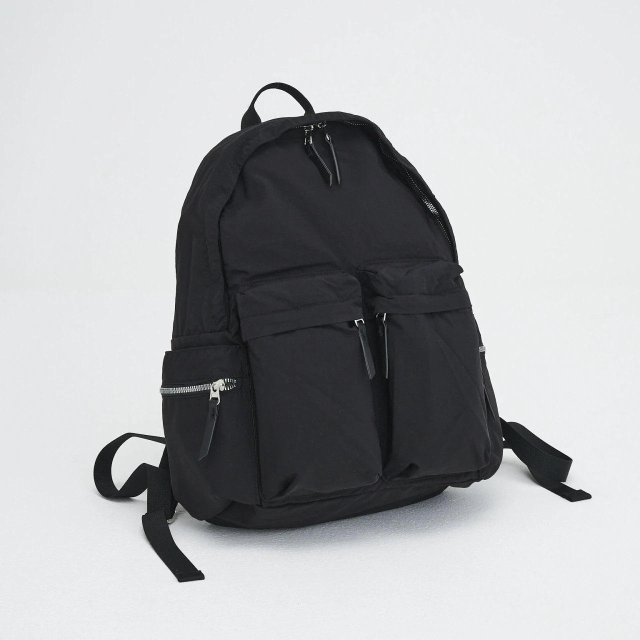 1万円以下で、軽量&ポケットも充実! 「WASH」で見つけたナイロンリュック【優秀通勤リュック】