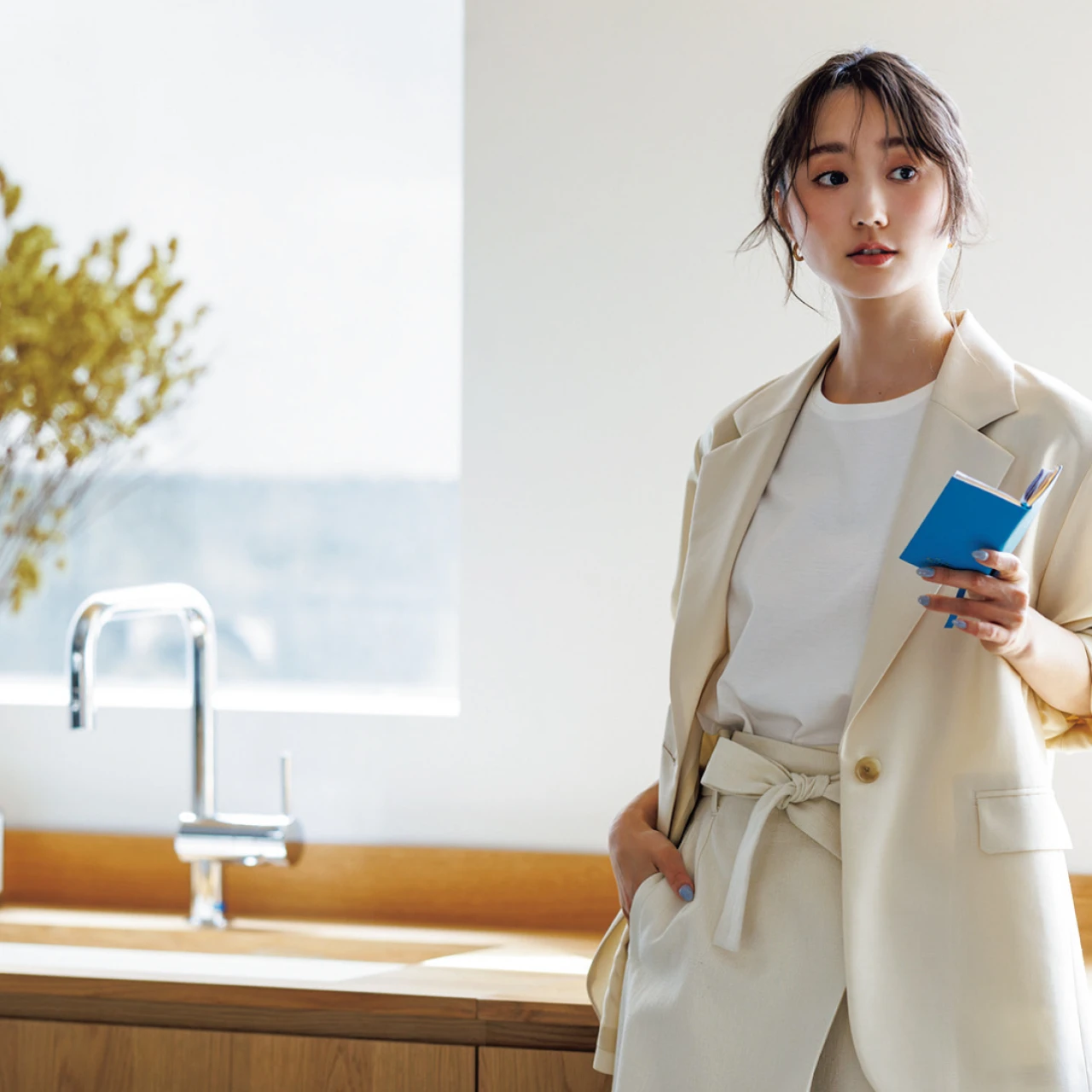 【洒落見えオフィス服着回し】忙しい日も余裕を感じさせる!上品フェミニンな初夏のコーデ