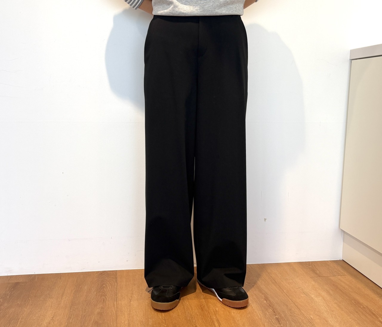 【UNIQLO（ユニクロ）】新作の「スマートイージーパンツ」をライターが試着レビュー！ラクなのにキレイ見えする仕事パンツ #BAILA読む試着室