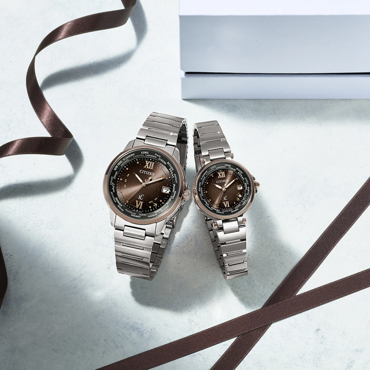 「シチズン クロスシー」から、上質な旅をテーマにした限定ペアモデルが登場! 年末年始の旅のお供に