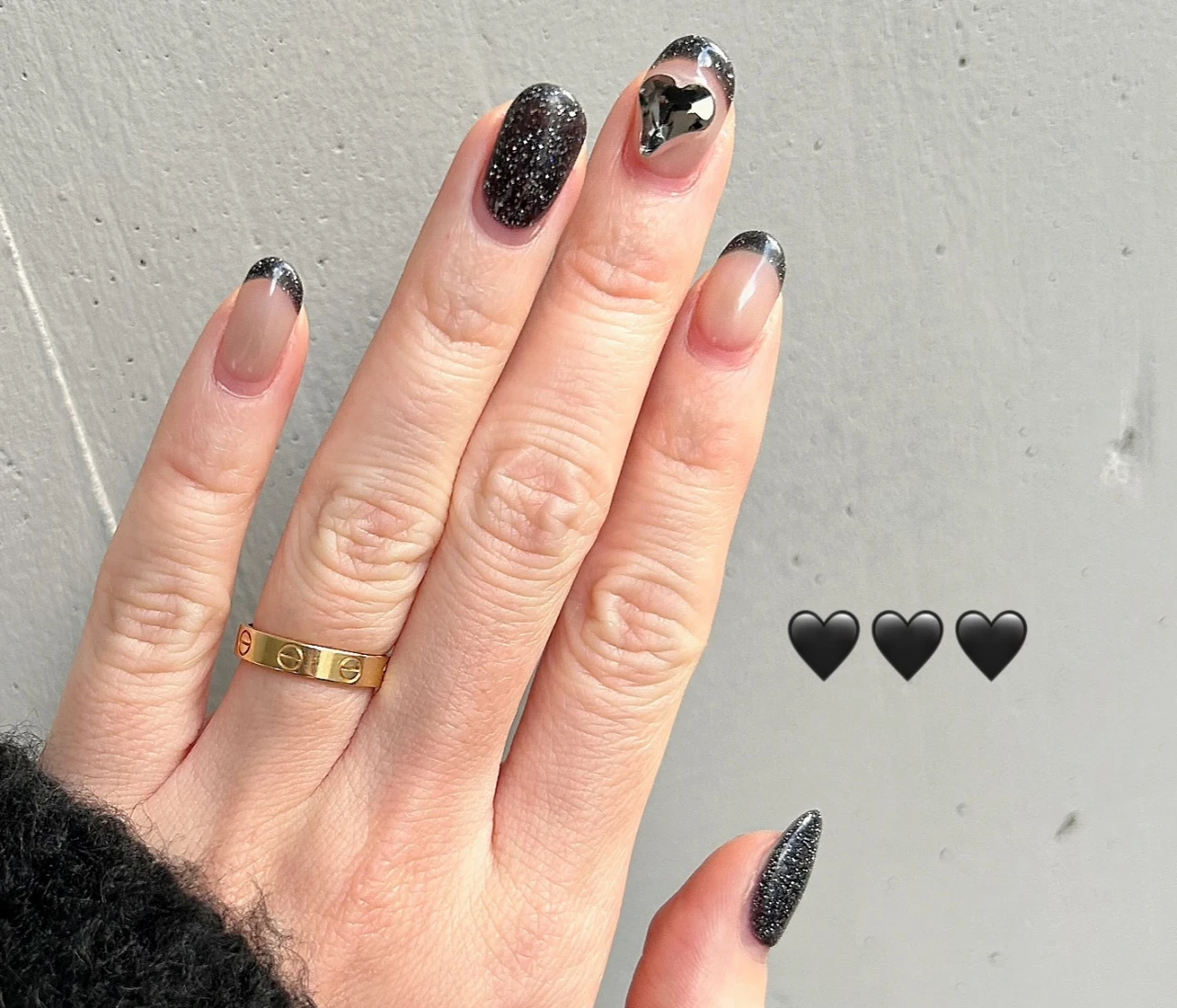 さりげなく“推し色”を纏う大人の推し活ネイル💅｜冬ネイル2026