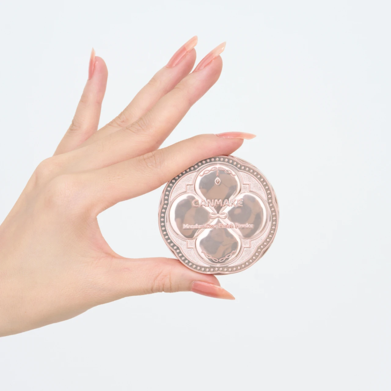 大人のポーチにマストな「キャンメイク」！「マシュマロフィニッシュパウダー mini」で整ったマシュマロ肌に一直線！　【30代の三つ星プチプラコスメ】