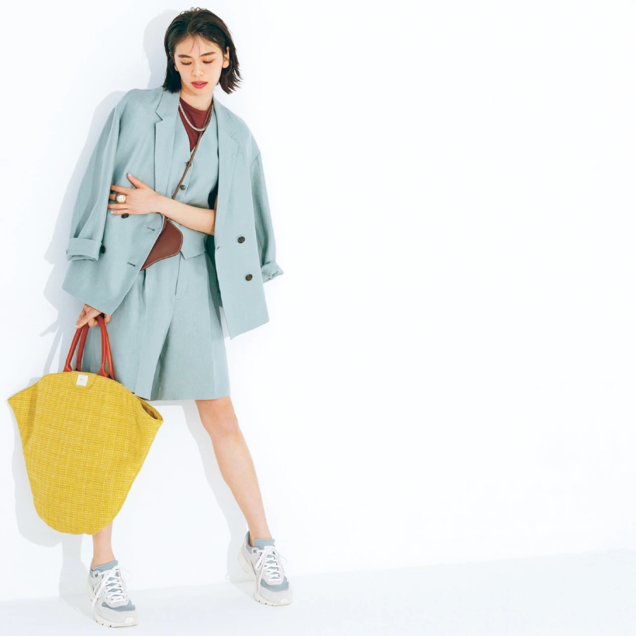 スラックスやショーパンにスニーカーを合わせたい！大人っぽくおしゃれに見えるコツって？