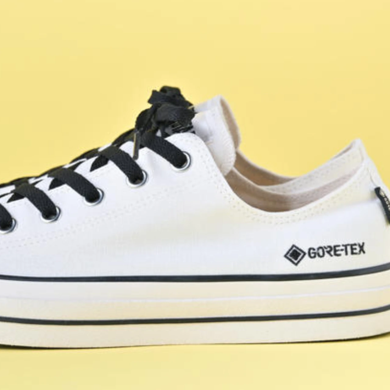 今買うべきはこれ【雨の日もOK】レディース ゴアテックススニーカー7選! メレル、サロモン、コンバース…人気ブランドの高機能スニーカーが信頼できる