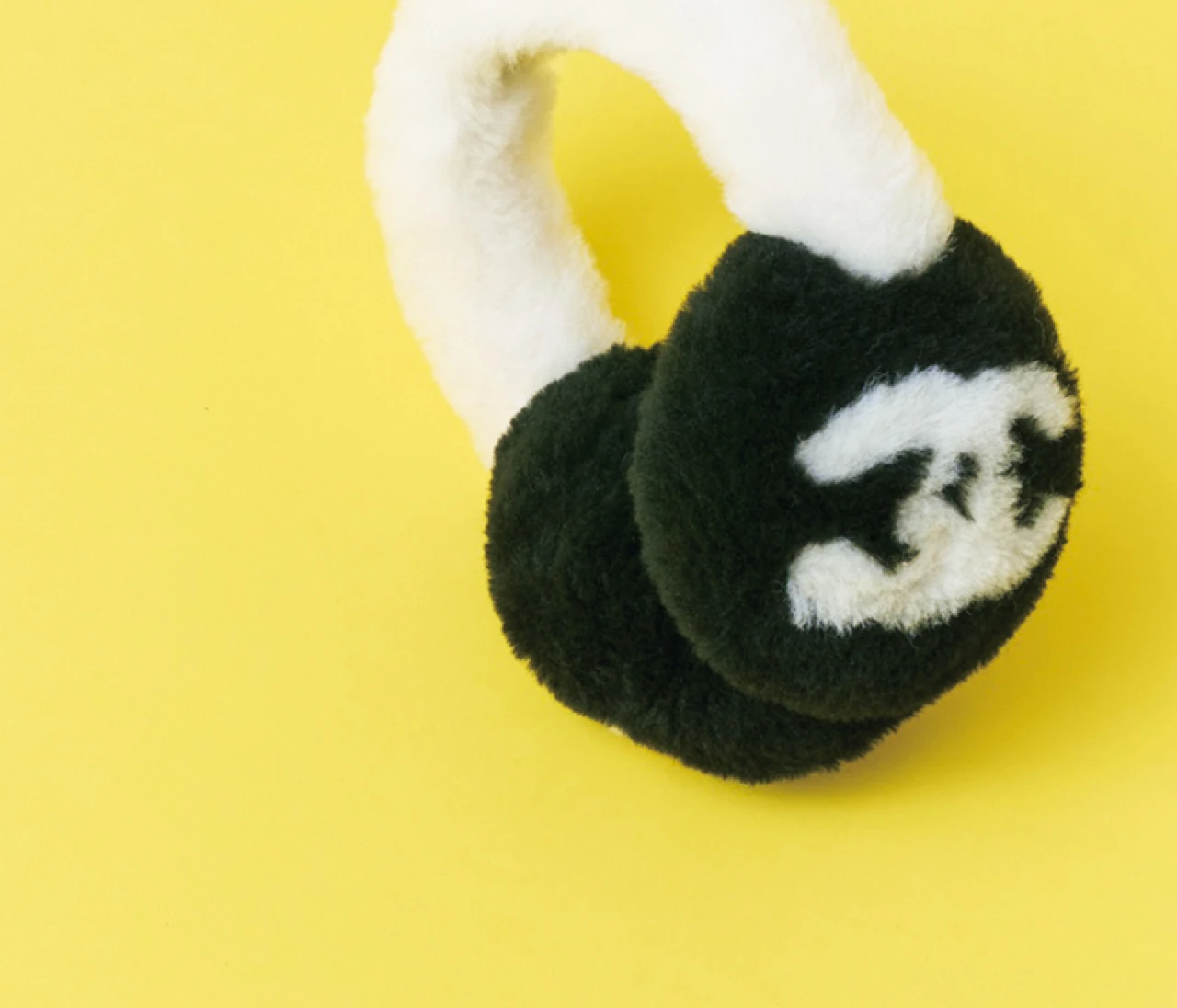 シャネルのイヤマフ、ルイ・ヴィトンのブーツ、プラダのバッグなど【憧れブランドの秋冬新作5選】