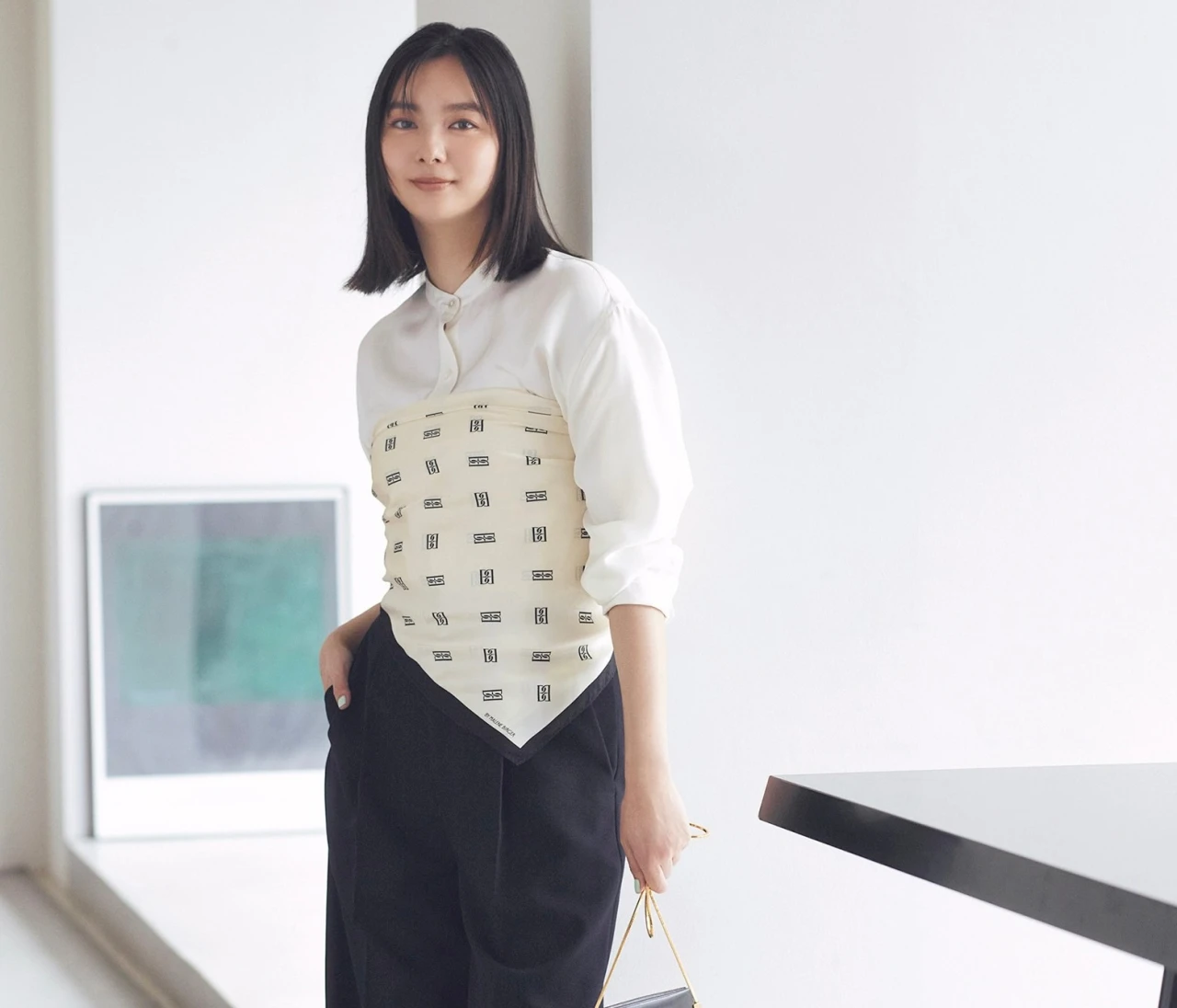 【スカーフコーデ】スカーフをビスチェ巻きして、秋スタイルを更新【BAILA今日のコーデ】