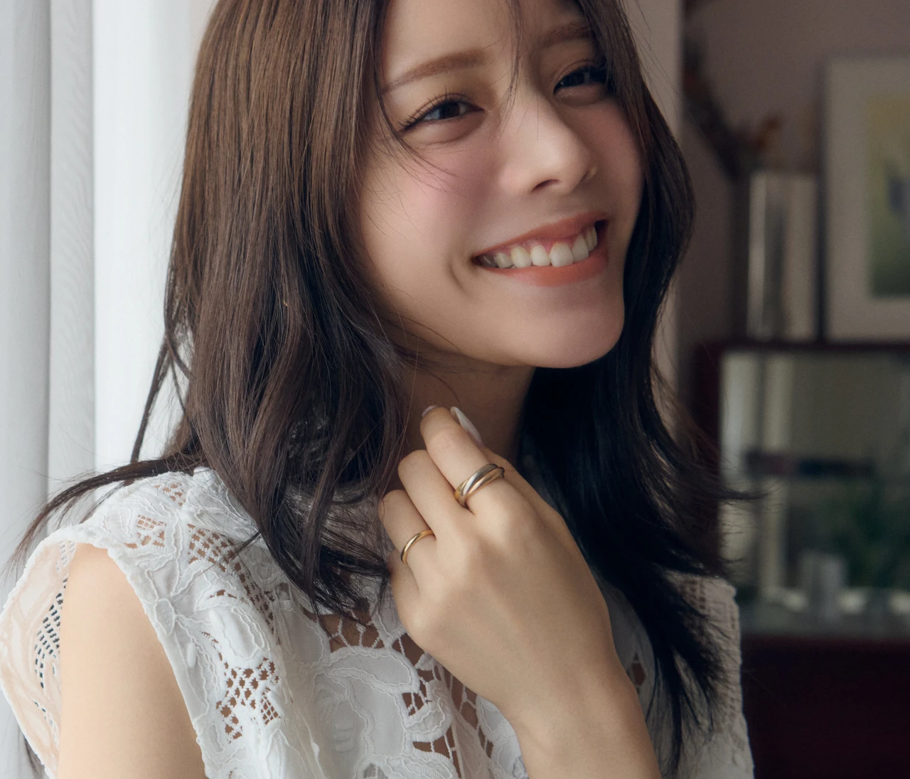 モデル・貴島明日香さんは、今の自分にしっくりくる「Cartier（カルティエ）」の結婚指輪をセレクト【チームBAILAのウエディングリングSNAP Vol.1】