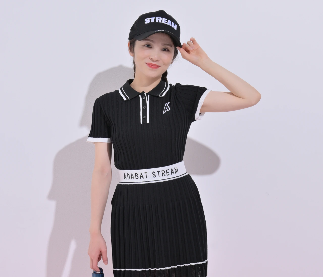 読者が着てみた！【30代のためのゴルフウエア】女性らしさを備えた『アダバットストリーム』の上品ウエア