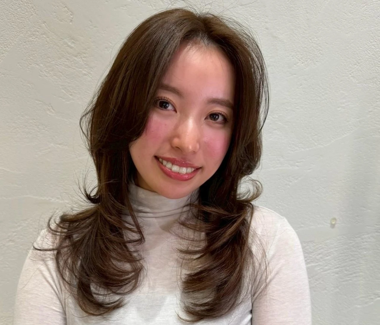 【ロング・30代大人の髪型】面長さん向けヘア・抜け感レイヤーロング