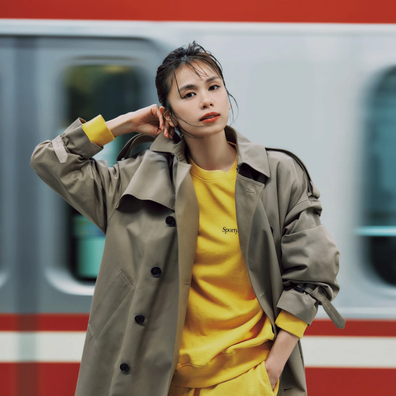 佐藤晴美が発信! 2026年春トレンド「スポーティアイテム」、晴美流の取り入れ方とは?