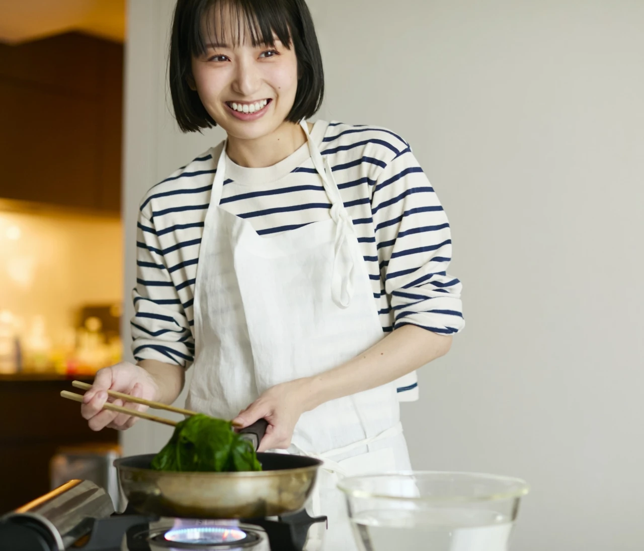 【料理家・長谷川あかりロングインタビュー】家でしか食べられない“特別ではないからこそ特別な味”。初連載「ご自愛ごはん」に込めた想い