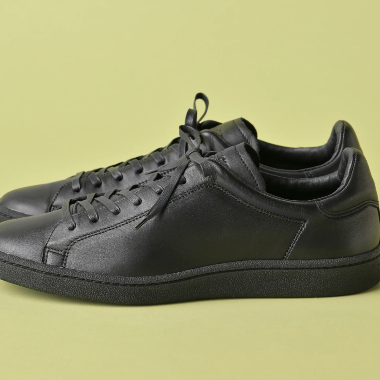 徹底した防水対策が頼もしい！「パトリック」の「パンチ・ウォータープルーフ」【きれいめ服に似合う黒スニーカー】