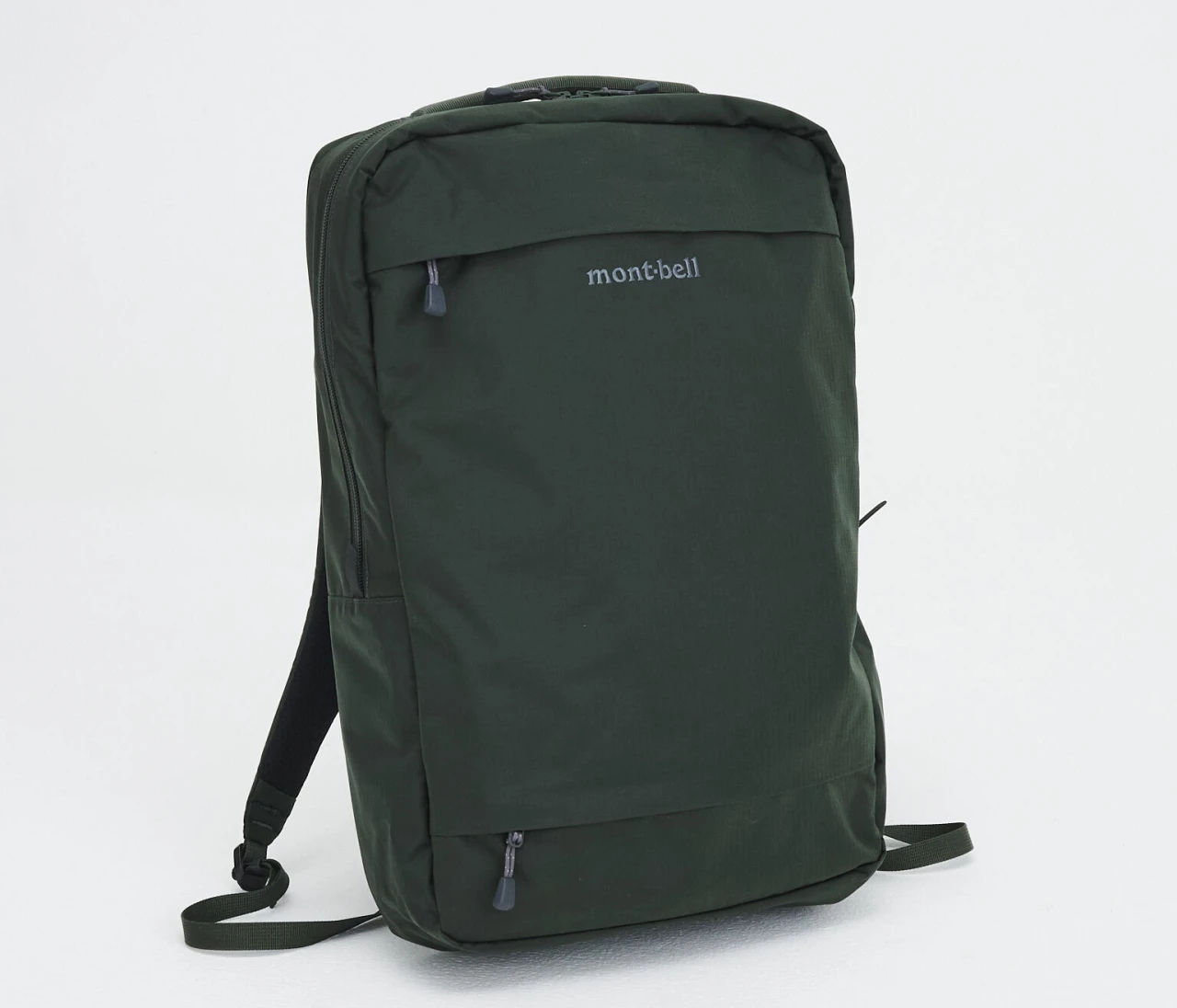 「モンベル」の薄型リュックで電車移動を快適に！ 【優秀通勤リュック】