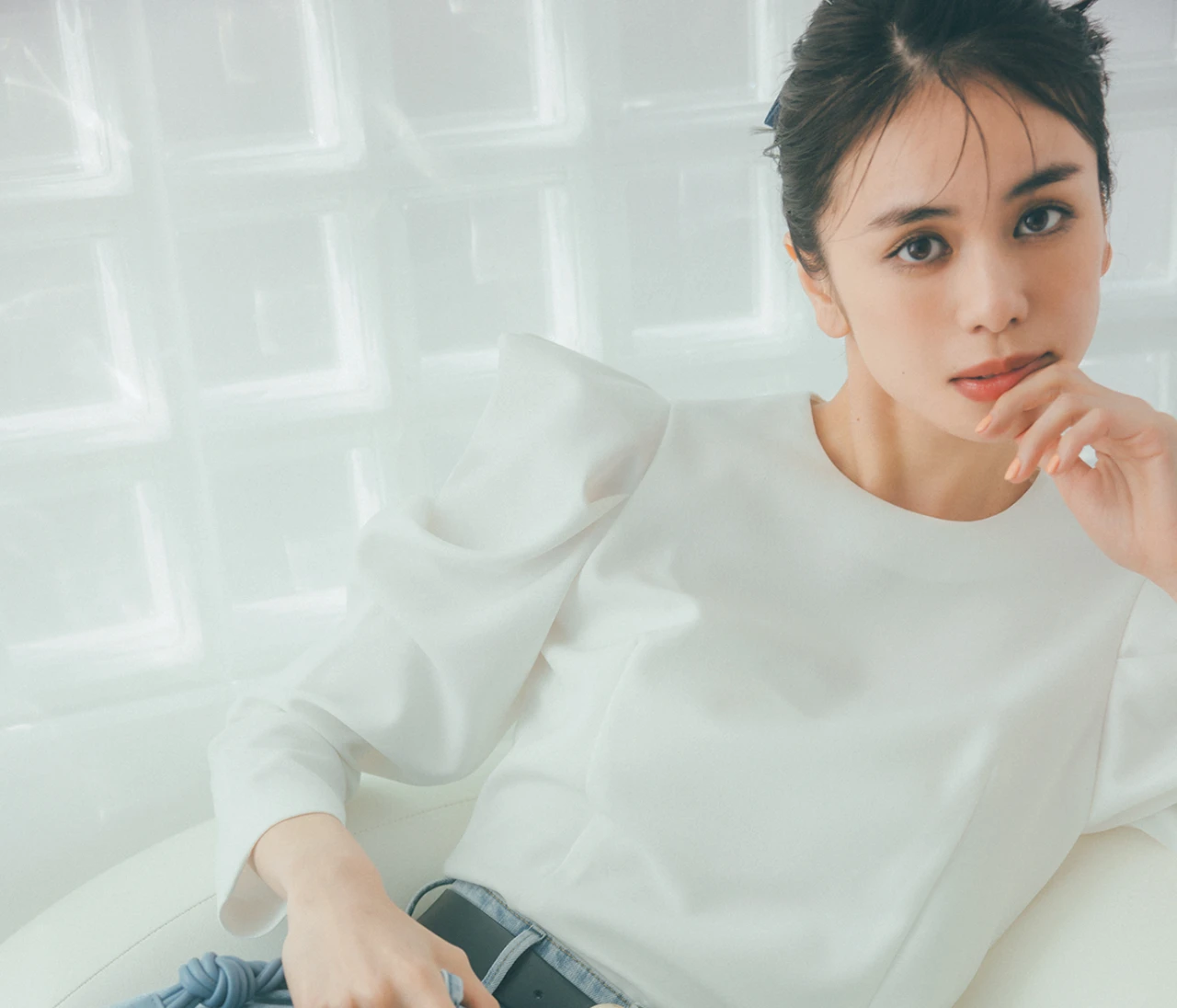 【“痛く”見せない！大人の甘めコーデは引き算が肝心】シンプルなスタイルのどこかにぽわんシルエット