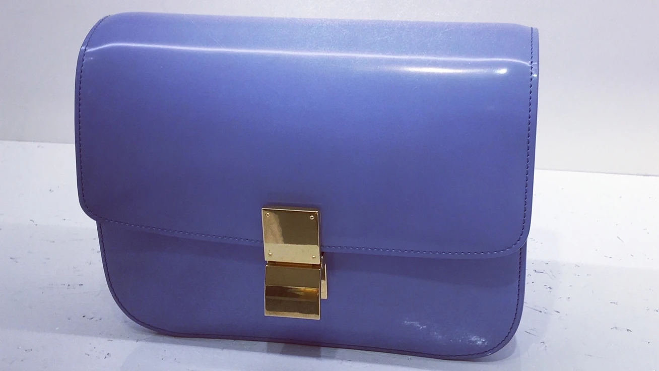 憧れのセリーヌ。新作は絶妙な色出しのカラーバッグ