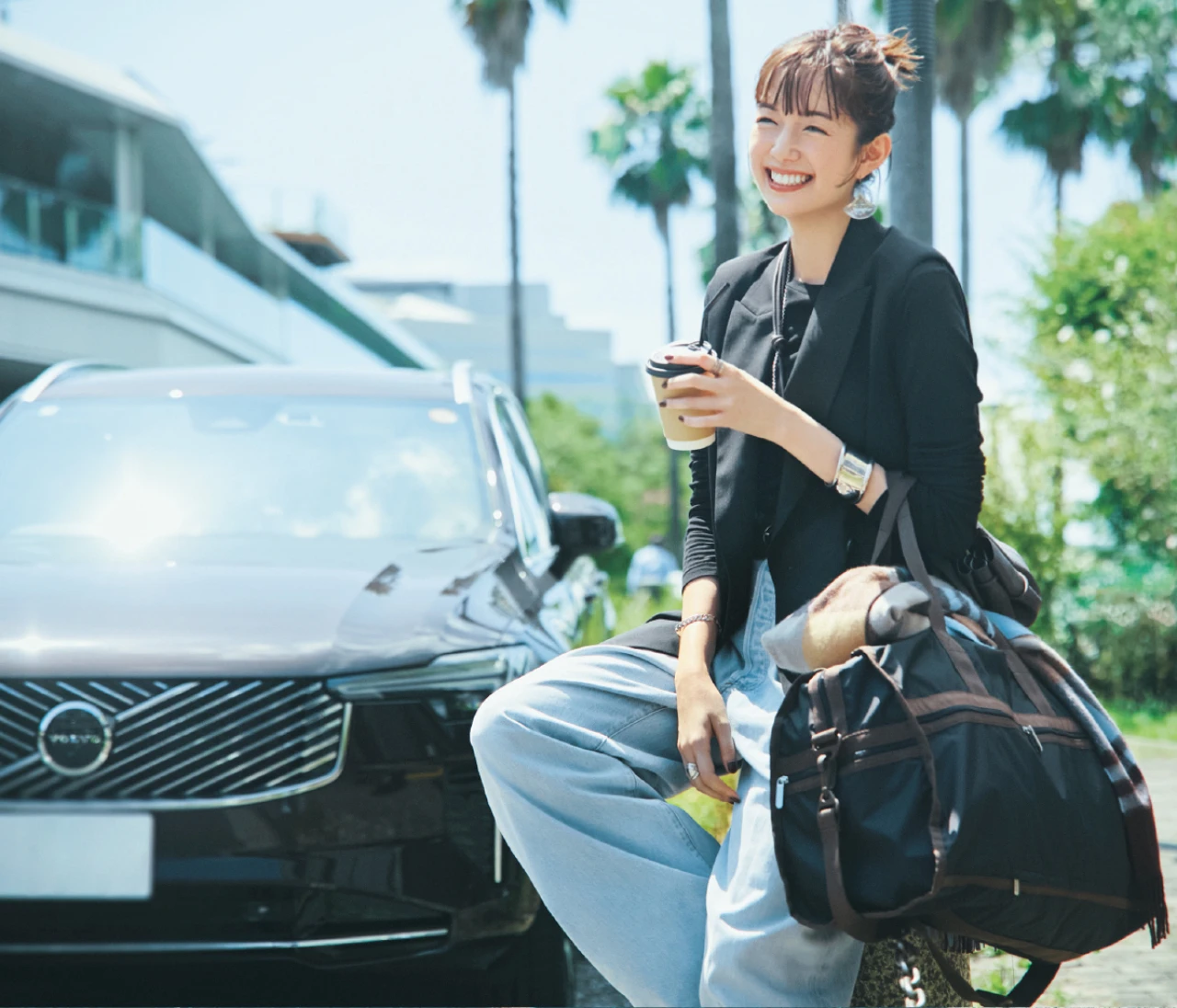 ボルボの「XC90」で小旅行へ。UVカットトップスとバギーデニムで運転の気合い十分！