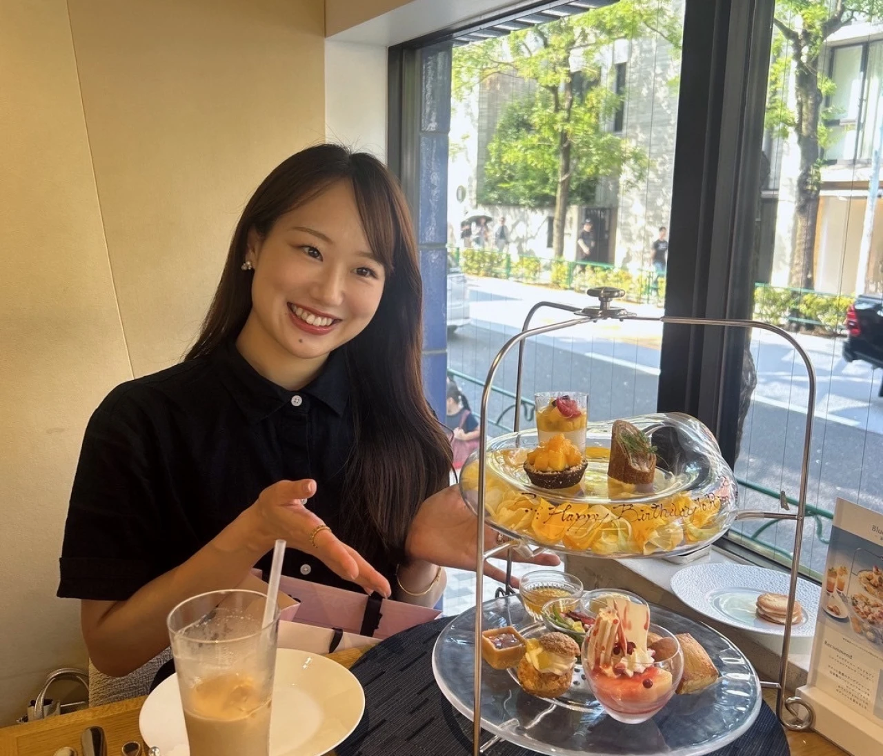 ヨックモックのカフェ【ブルーブリックラウンジ】が素敵すぎる💛手軽なアフタヌーンティーにも◎