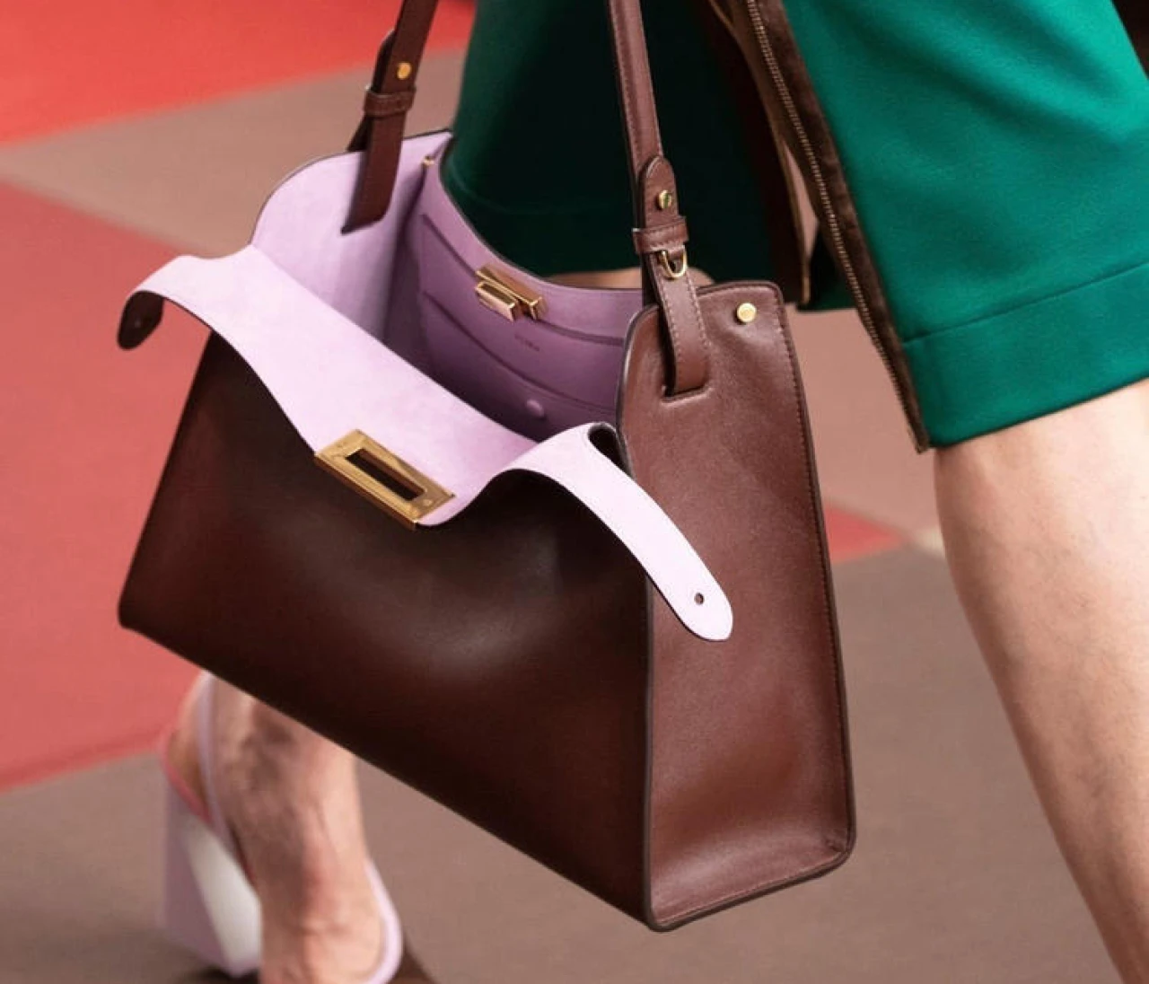 新作ホーボーバッグ「フェンディ ウェイ」のカラバリをチェック