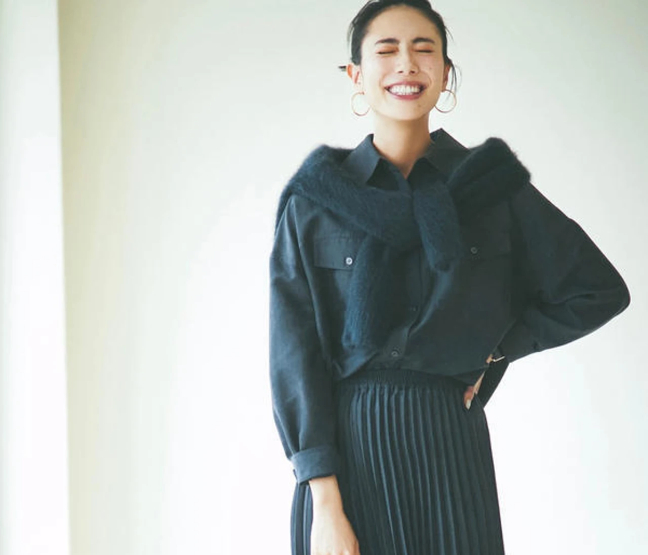 【セットアップコーデ】センスのよさを演出できるシャツ＆スカートのセットアップ【BAILA今日のコーデ】