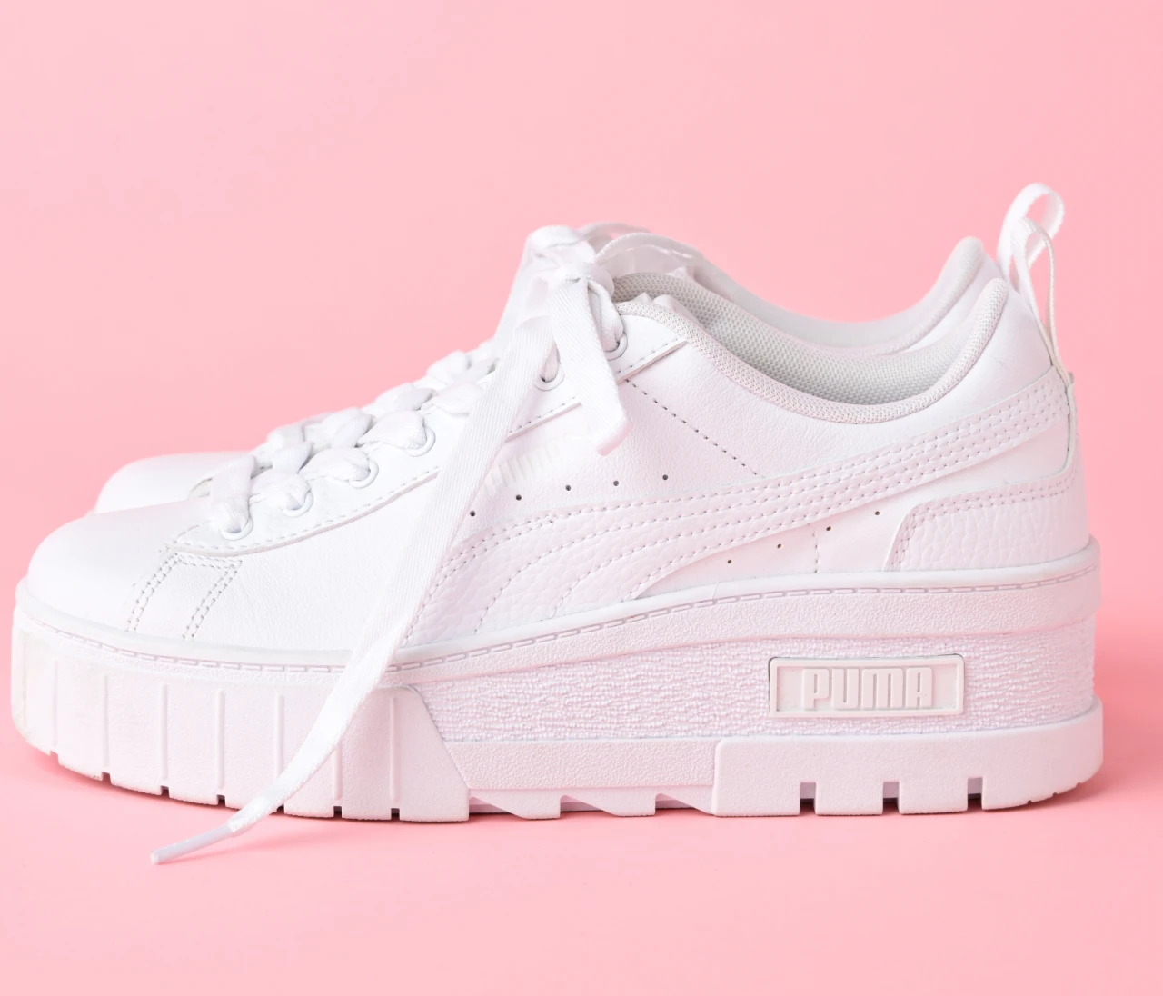 【PUMA（プーマ） 白スニーカー】着用レビューも！ メイズ ウェッジは、フェミニンスタイルとも好相性♡「きれいめ服に似合う白スニーカー vol.88」