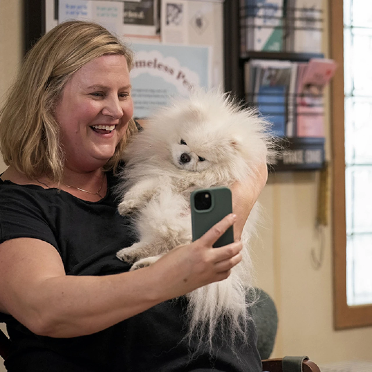 孤独な中年女性のささやかで愛おしい成長物語「サムバディ・サムウェア」【撮影現場でウワサのドラマ】