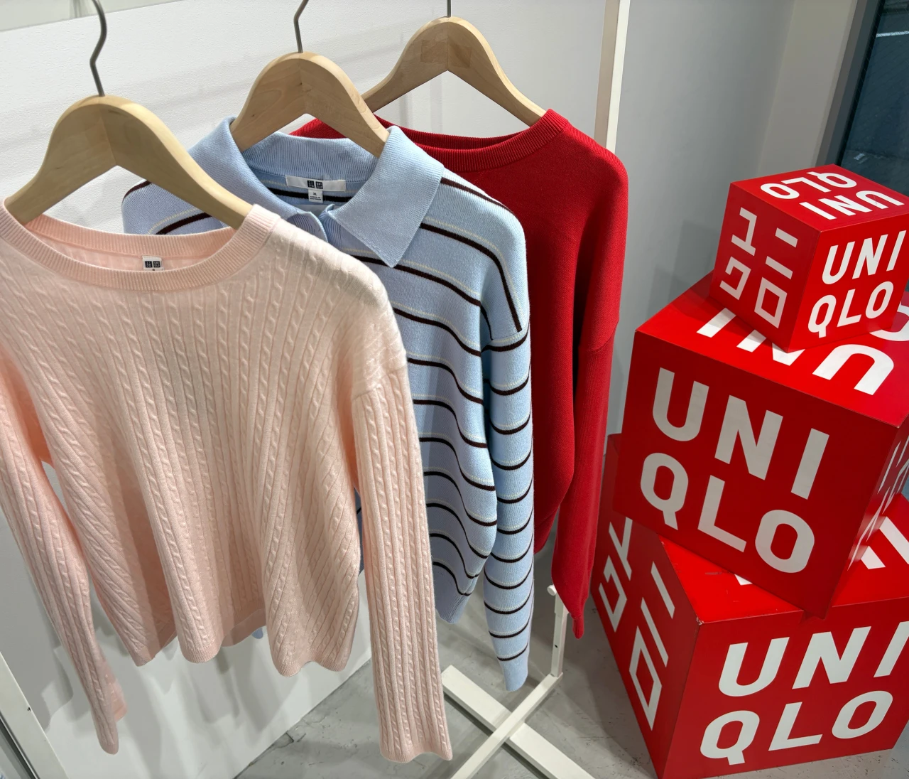 【ユニクロ（UNIQLO）】新作から注目の春ニット試着レビュー！今から使えるカラフルなバリエーションのラインナップ＆新作ボトムスとの相性も抜群！
