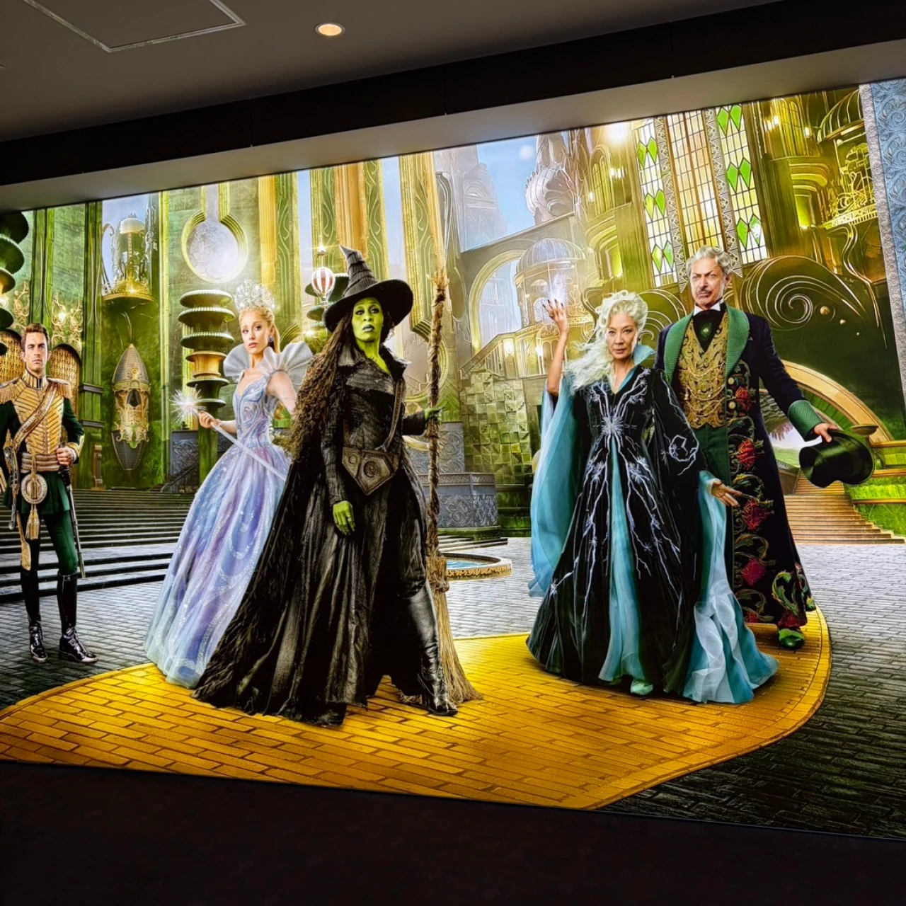 日比谷がウィキッド一色！映画「ウィキッド 永遠の約束」を見に行ってきました｜フォトスポットも充実