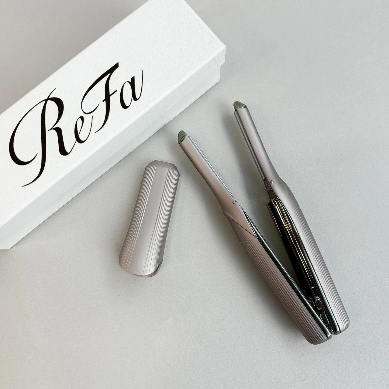 【美容エディターがお試し】河北裕介さん監修・最新「リファフィンガーアイロン ST 6」で、プロの技を再現できる!?【エディターズピック】