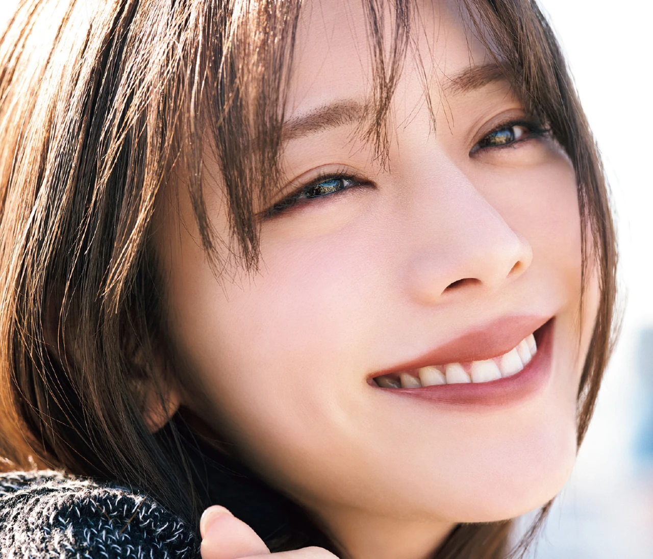 【働く私たちのお悩み解決リップ3選】オフィスで浮かないベージュリップ、唇が荒れないティント、歯紅しないマットリップ