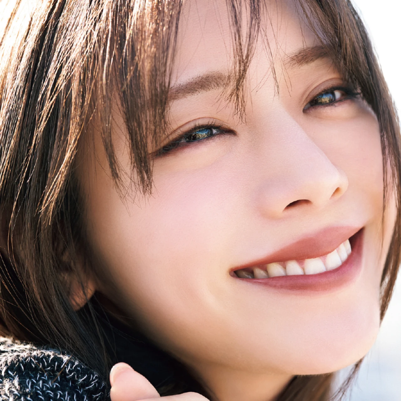 【働く私たちのお悩み解決リップ3選】オフィスで浮かないベージュリップ、唇が荒れないティント、歯紅しないマットリップ