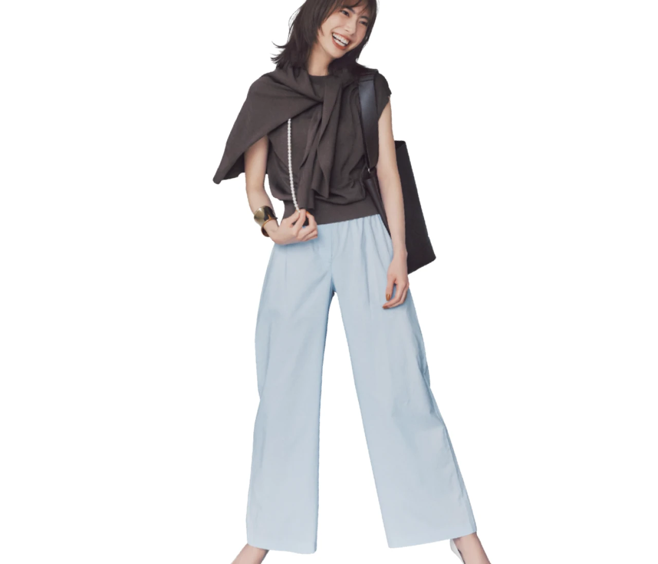 予想最高気温21度/こっくり濃厚なブラウンにライトブルーのパンツで瞬時に涼見え【BAILA今日のコーデ】