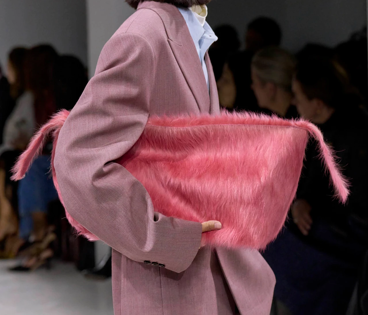 【BOTTEGA VENETA（ボッテガ・ヴェネタ）】憧れのマスターピース「カバ」が進化。オーバーサイズクラッチが誕生