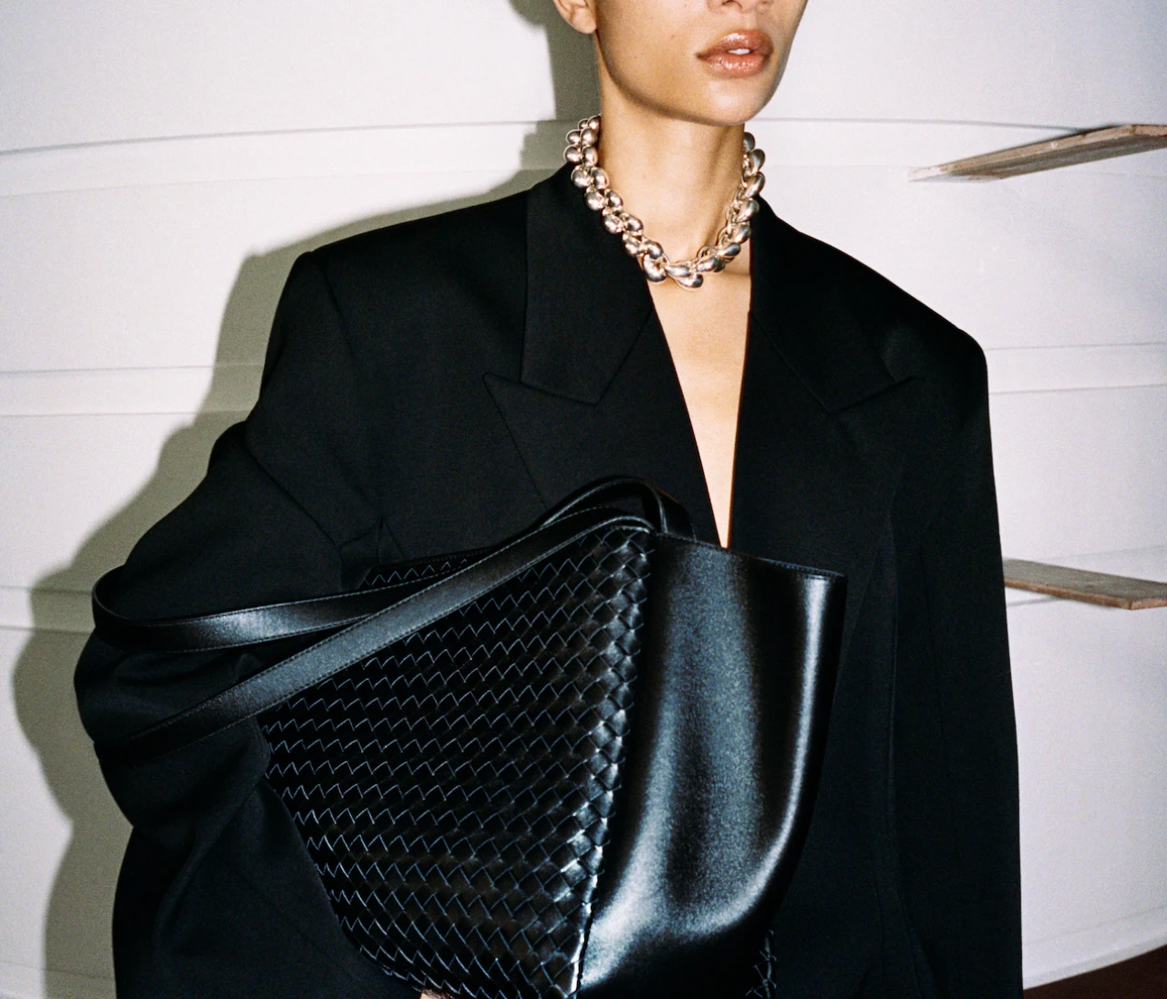 【BOTTEGA VENETA（ボッテガ・ヴェネタ）】イントレチャートが映える新作トート「コルソ」登場