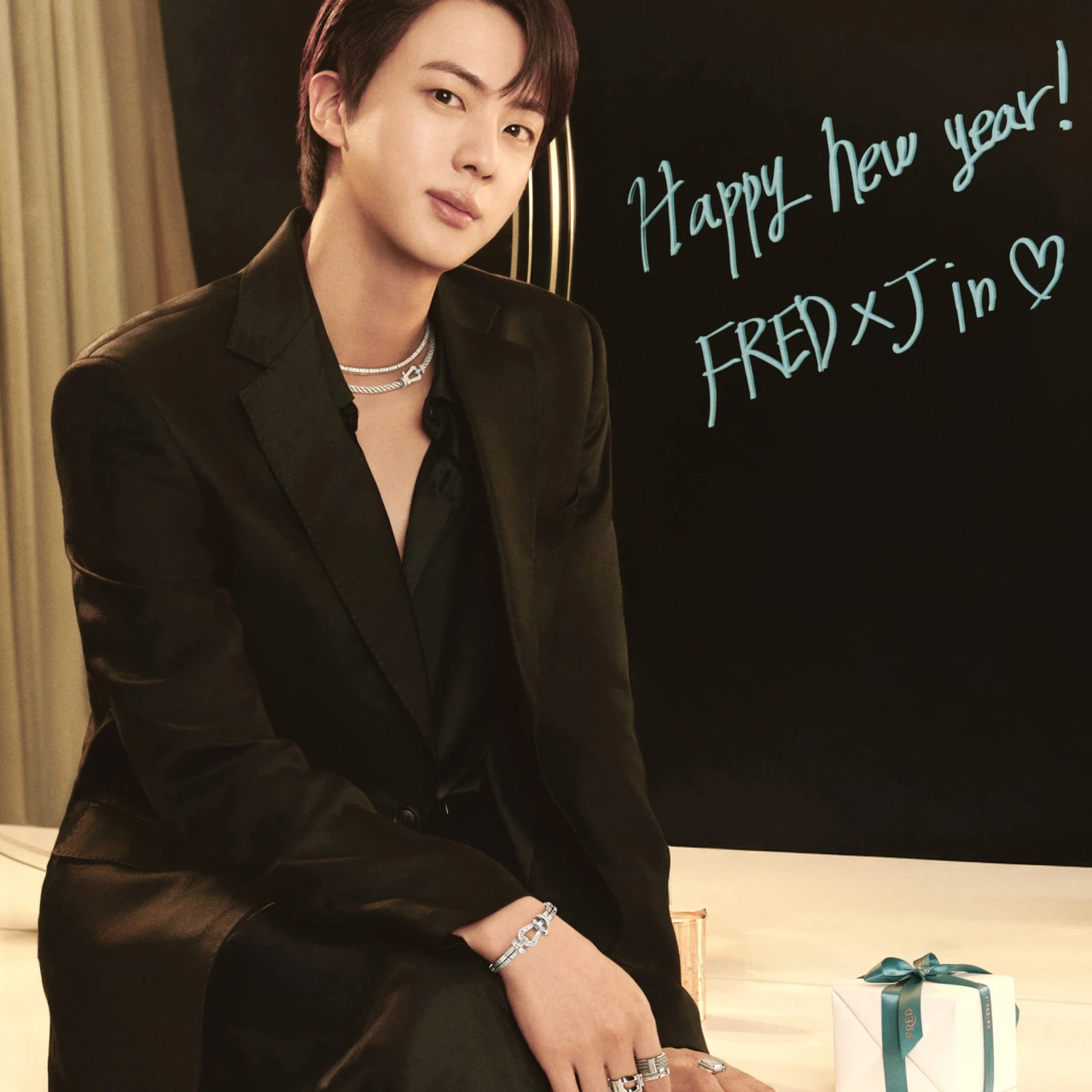 【FRED】ブランドアンバサダーを務めるBTS Jinから新年のメッセージが到着!