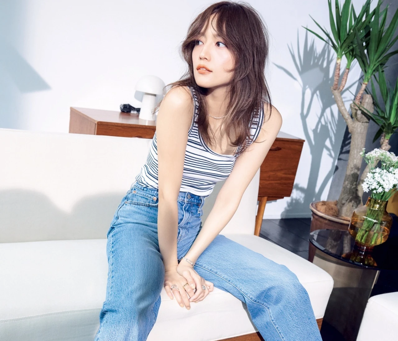 【川口春奈×スタイリスト百々千晴】今はきたいデニムとは？ 心躍るスタイルを楽しむセッションが実現