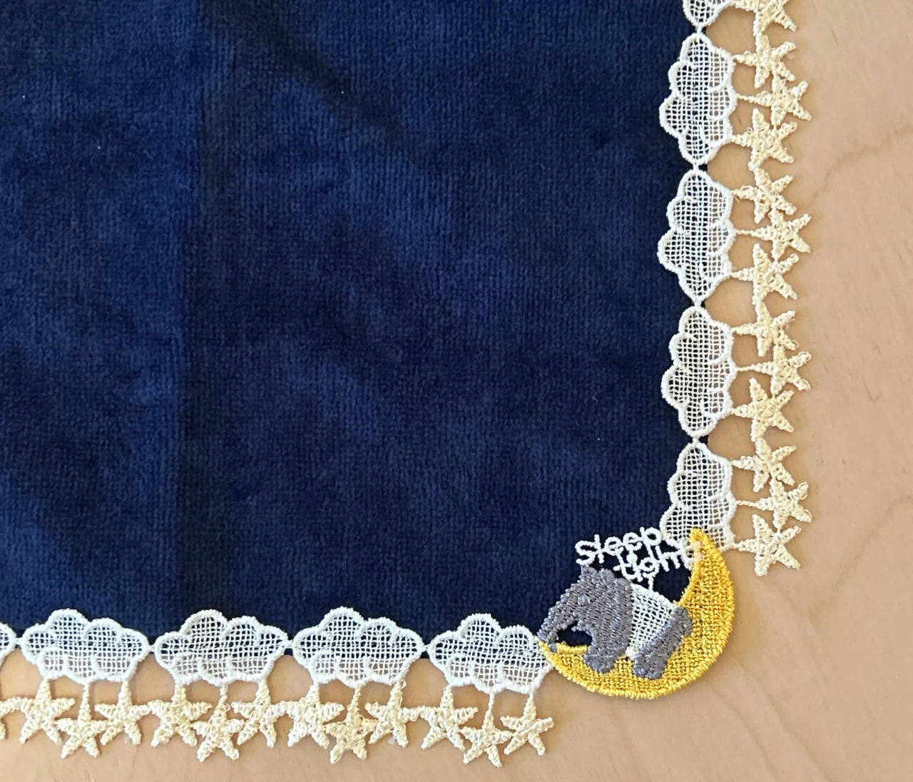 【話題の近沢レース店】初めて手に入れたのは“夢喰いバク”｜母へのプレゼントに“茶道”を。