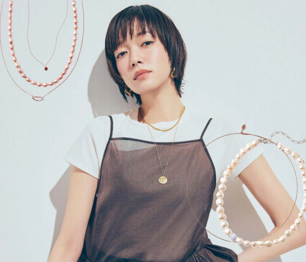 【ネックレス×Tシャツ】大人女子の着こなしまとめ12選。　シンプルな着こなしには重ね付けが今の気分