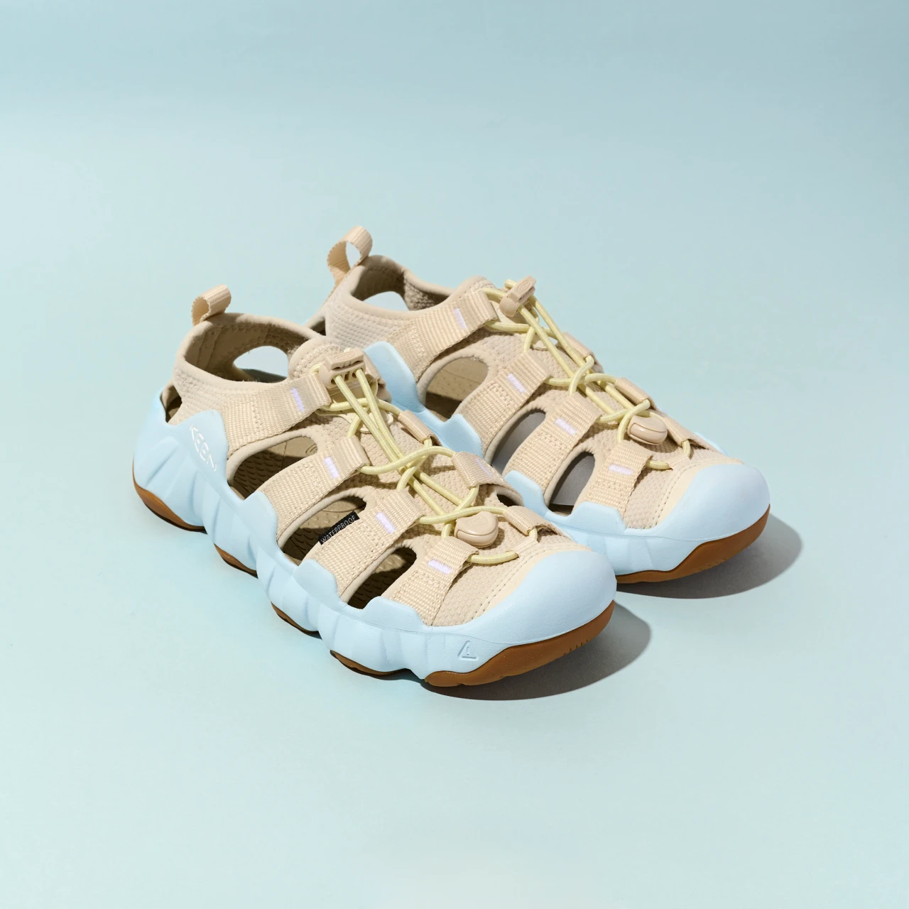 【KEEN】最高におしゃれな配色のスポサン発見！雨の日にもおすすめ【きれいめ派のスポサン】