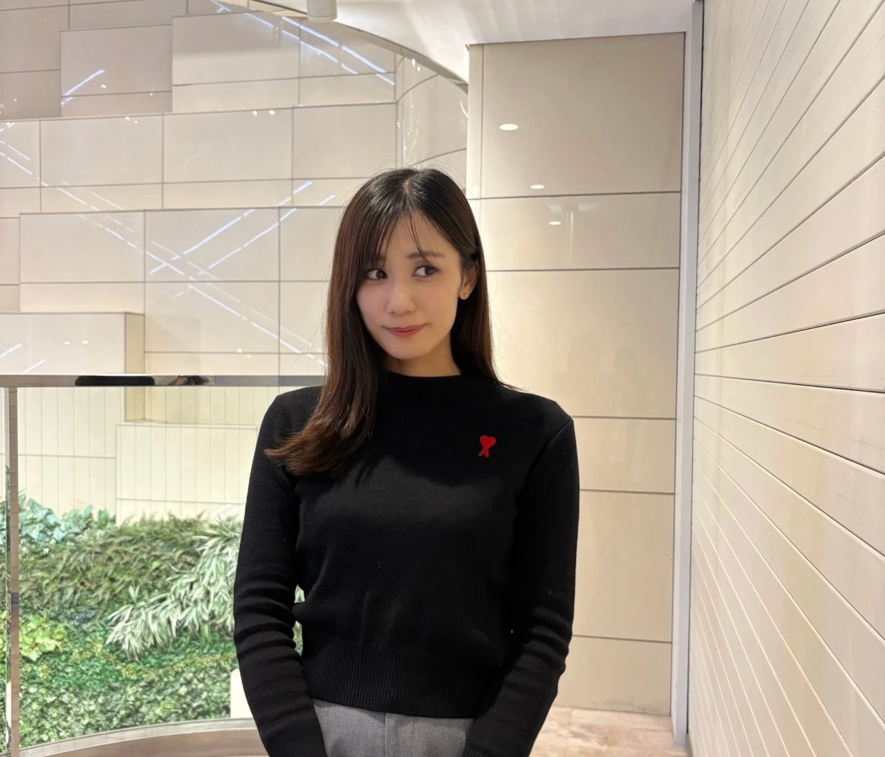 シンプル派にも◎大人っぽアミパリニット