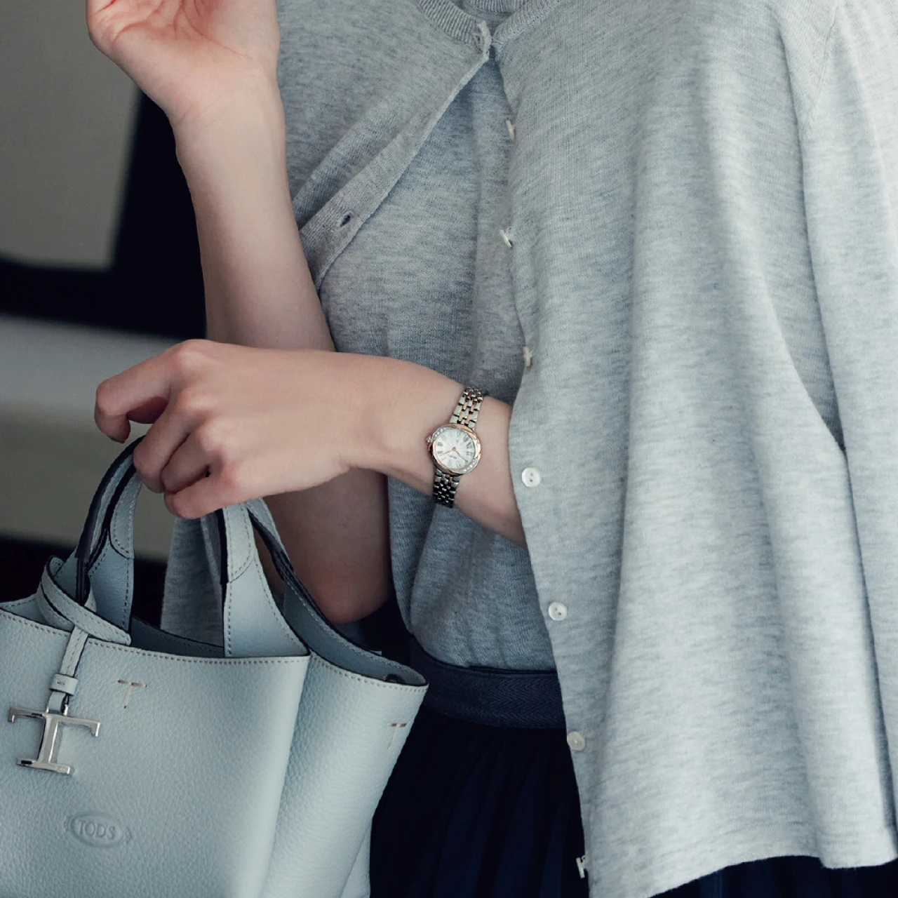 レディなコーデに合う華奢なブレスレットタイプの腕時計【働く30代のための相棒ウォッチ】