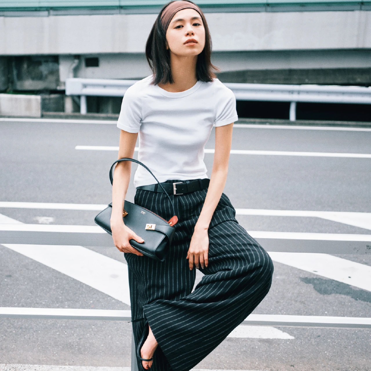 【佐藤晴美の私服スナップ】晴美らしさ全開の「白トップス×黒ボトム」。特別感が出るワケは？