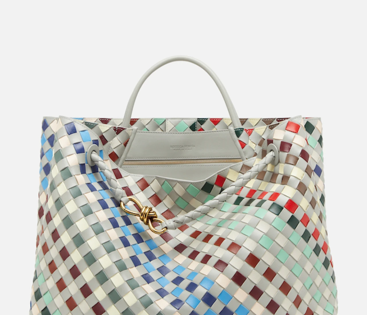 【BOTTEGA VENETA（ボッテガ・ヴェネタ）】再生（Reborn）で新たに輝く「イントレチャート リボーン」登場