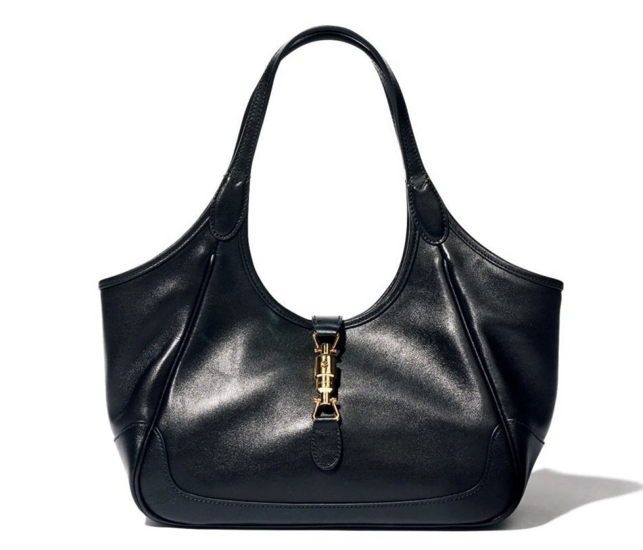 グッチの新作トート、プラダのサテンポーチ、ブルガリのミニバッグ。この春注目のバッグ3選