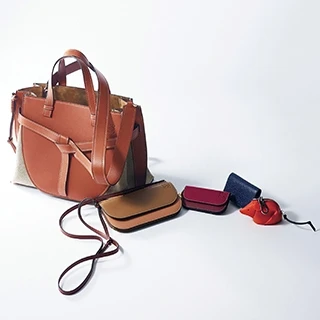 個性派な【ロエベ(LOEWE)】の財布とバッグでおしゃれを活気づけて