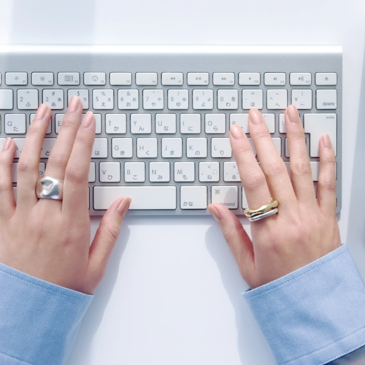 【ベージュのネイルカラー4選】オフィスOK! 好感度と今っぽさがグッドバランスの“ベアベージュ”