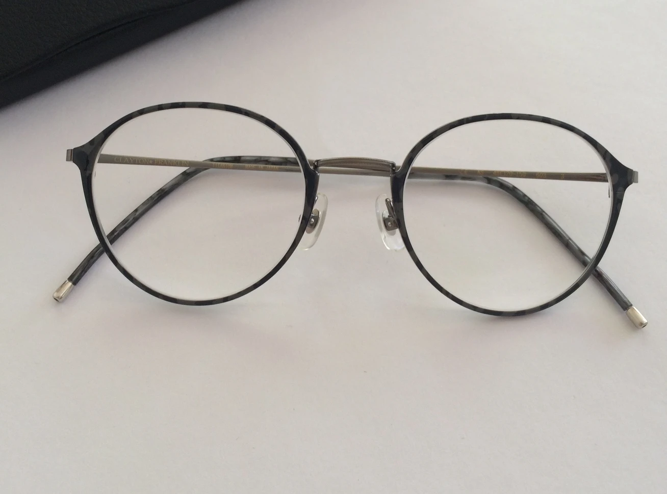 試着20本。ついに見つけた「丸顔に似合う丸メガネ」