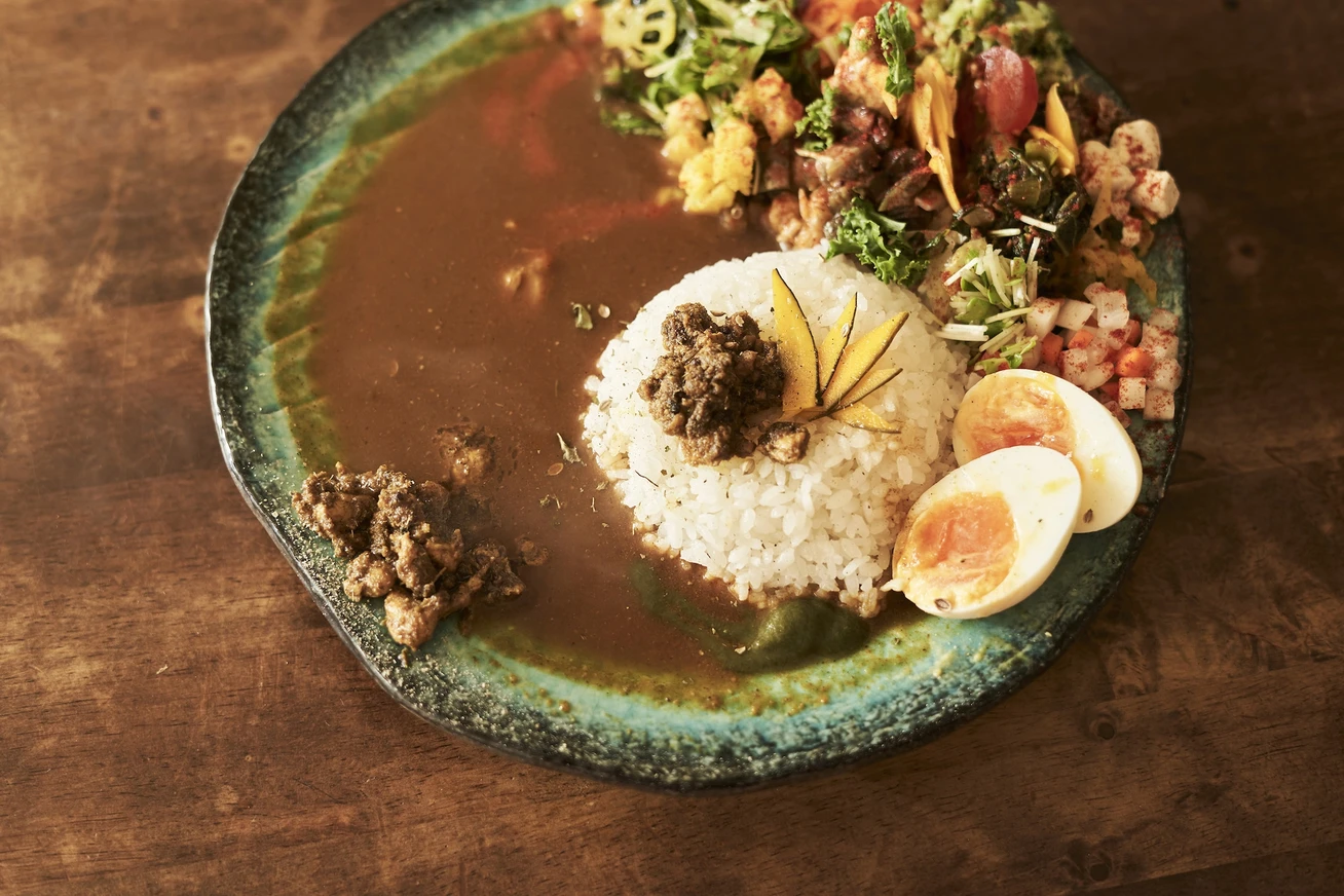 花が咲いたような華やかキーマ。カレー激戦区大阪②【関西のイケスポ】