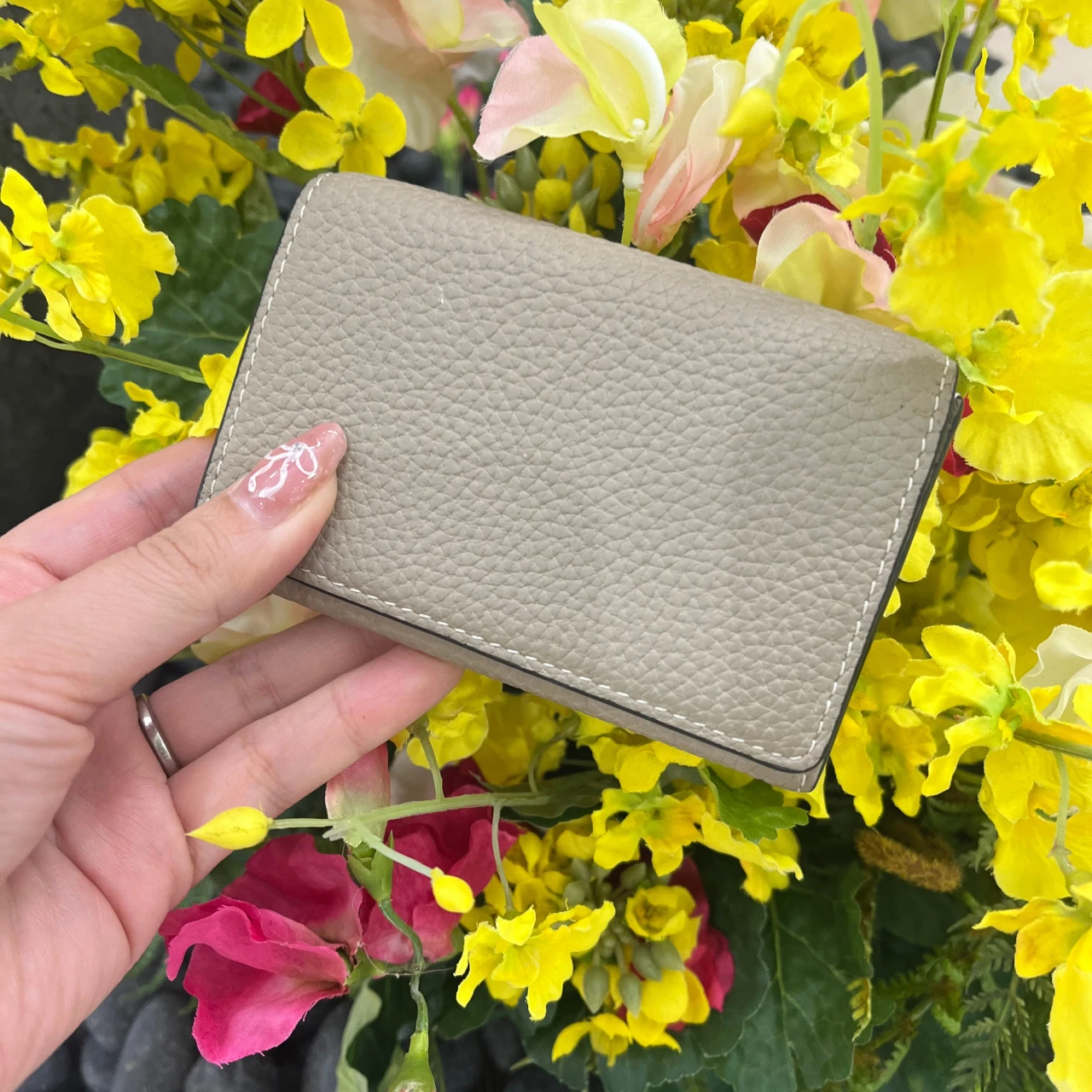 名刺入れを選ぶコツとおすすめを紹介【ボナベンチュラ　ビジネスカードケース ボッタラートレザー】